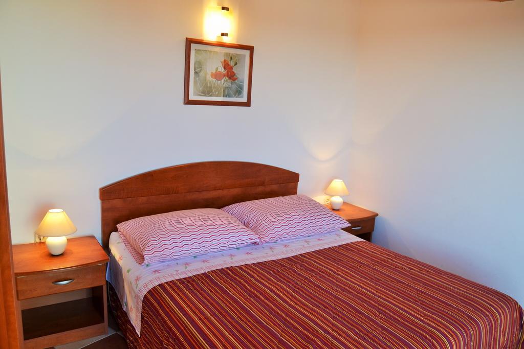 Apartments Green Village Premantura Bilik gambar