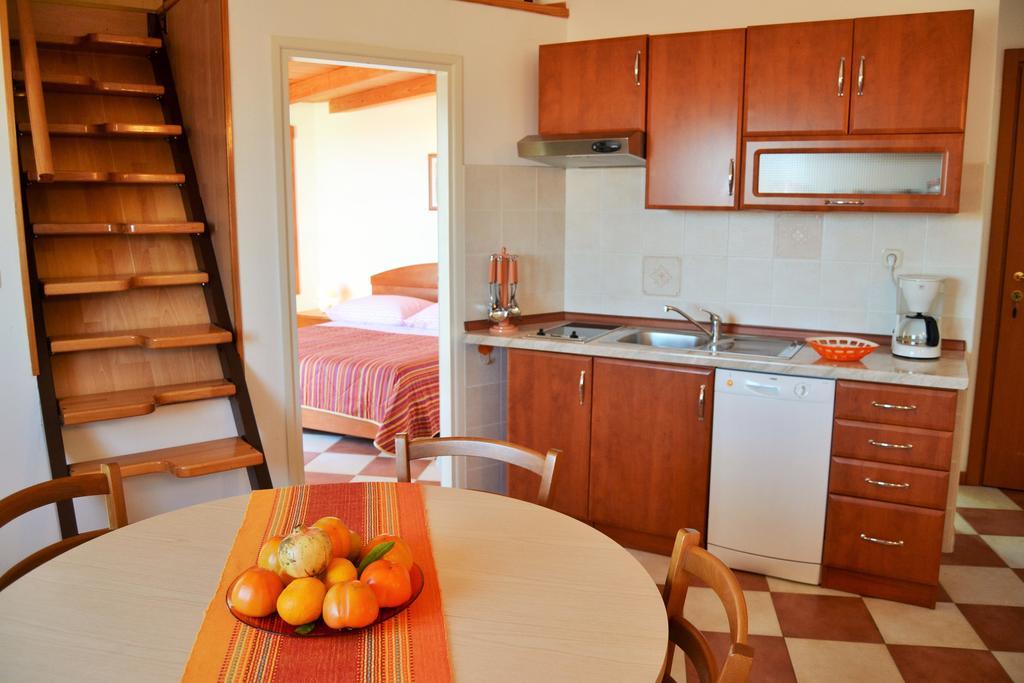 Apartments Green Village Premantura Bilik gambar