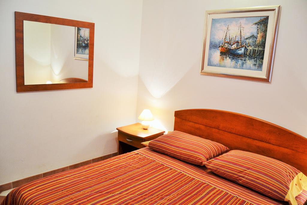 Apartments Green Village Premantura Bilik gambar